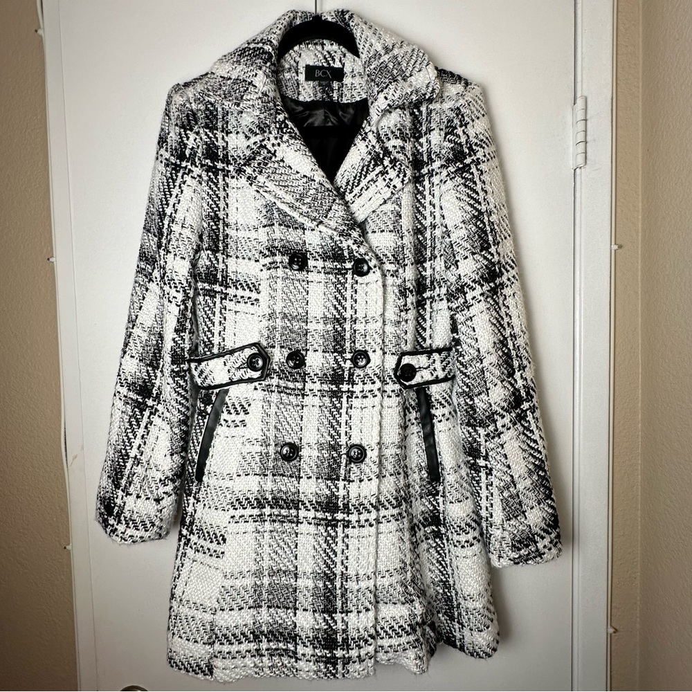 BCX Women’s White and Black Plaid Coat - Size Medium
